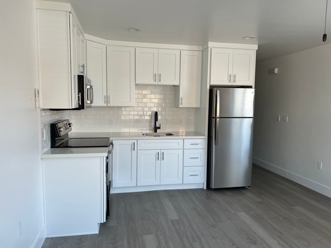 Kitchen - 114 Baker Way