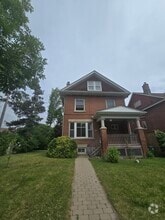 Building Photo - 64 Queens Dr