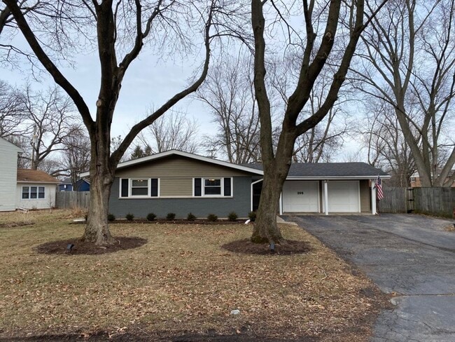 Building Photo - 205 Sandholm St