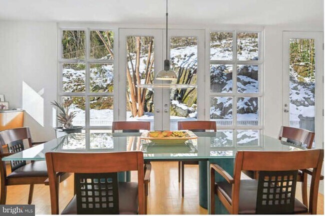 Building Photo - 4527 Q Pl NW