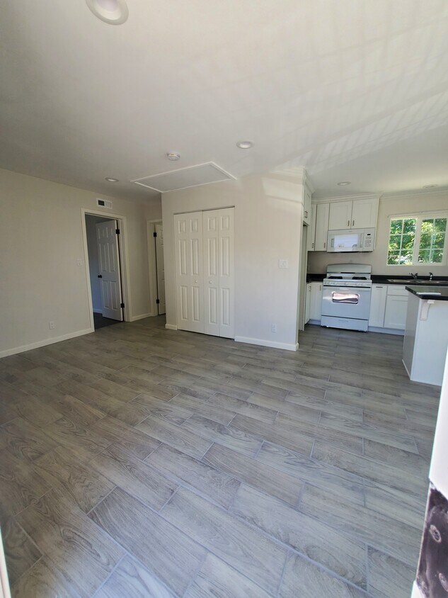 Foto principal - 2091 Sycamore Dr