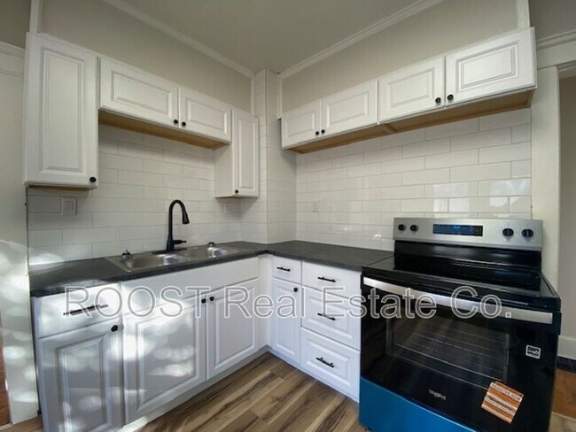 Foto del edificio - 372S Douglas Ave.