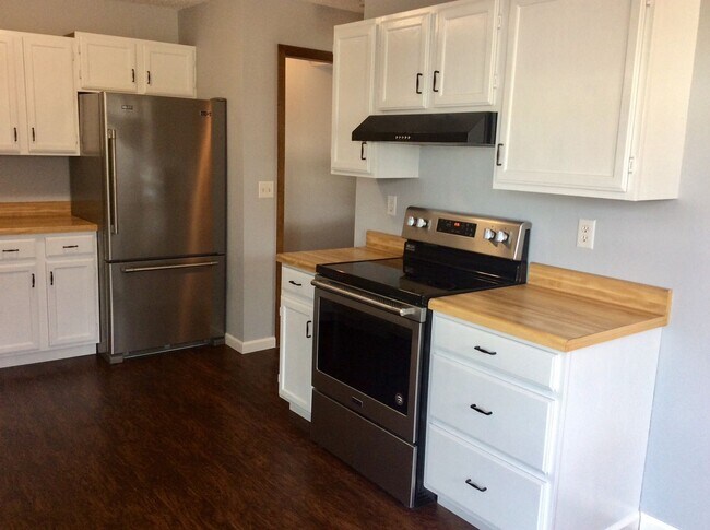 Foto del edificio - 2 bedroom, 2.5 bath Condo available in August