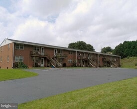 Building Photo - 6 Orchard Hills Dr