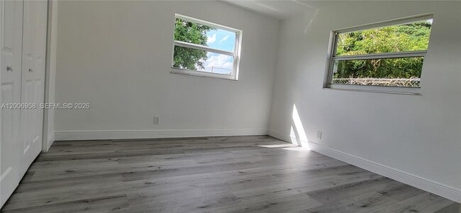 Foto del edificio - 3421 NE 5th Ave