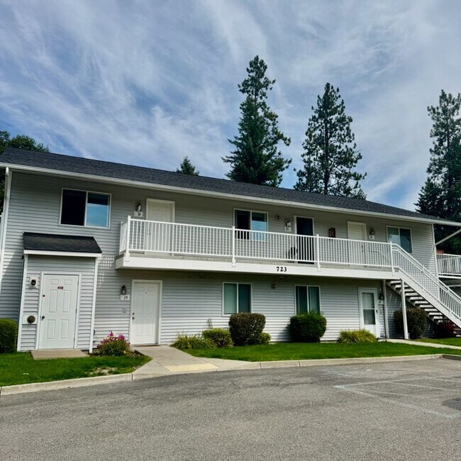Foto del edificio - Modern 1 Bed, 1 Bath Ground-Floor Condo in...
