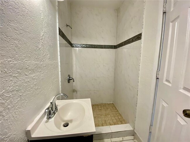 Building Photo - 2541 SW 54th Ave