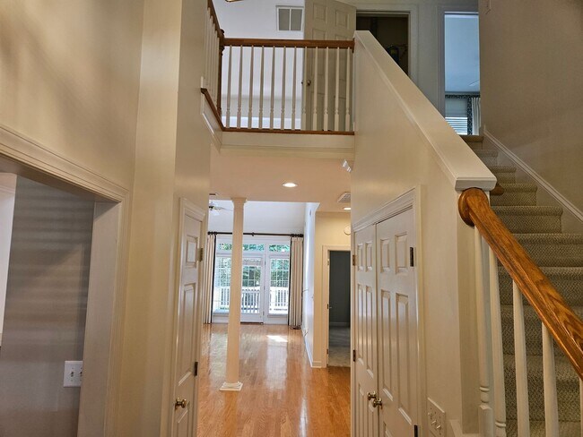 Foto del edificio - Fantastic 3br 2.5ba End Unit Townhome in North Raleigh! 1 Car Garage!