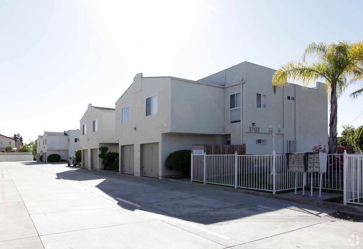 Building Photo - 3702-3708 Merced Ave