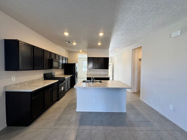 Building Photo - 3 Bed 2 Bath Energy Efficient Home!