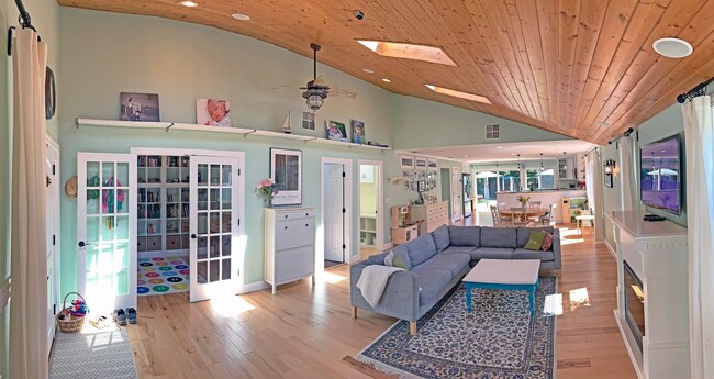 Foto del edificio - Beautiful 3 Bedroom, 2 Bathroom Remodeled ...