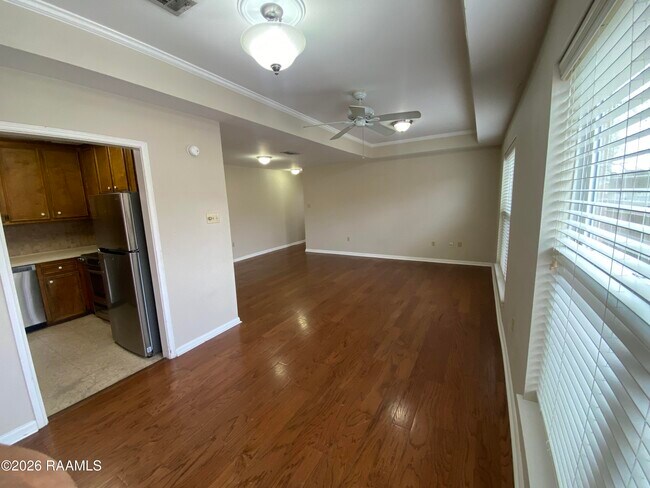 Foto del edificio - 5133 Sleepy Hollow Dr