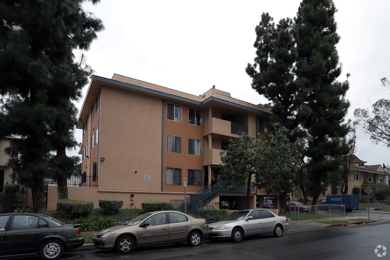 Foto del edificio - 1201 Magnolia Ave