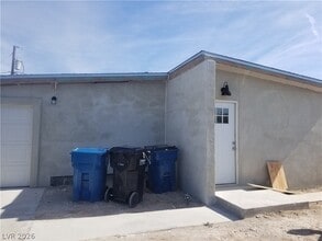 Building Photo - 2504 Flower Dr