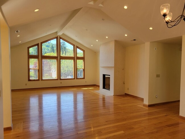 Building Photo - Incredible Reliez Valley Home