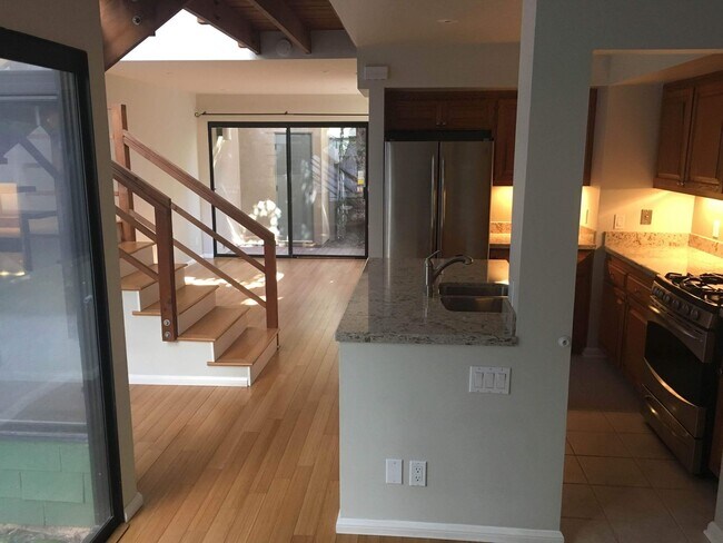 Foto del edificio - Pacific Beach 2/2.5 Condo - Garage - Priva...