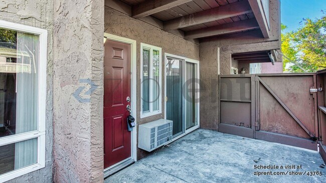 Foto del edificio - 476 Dempsey Rd