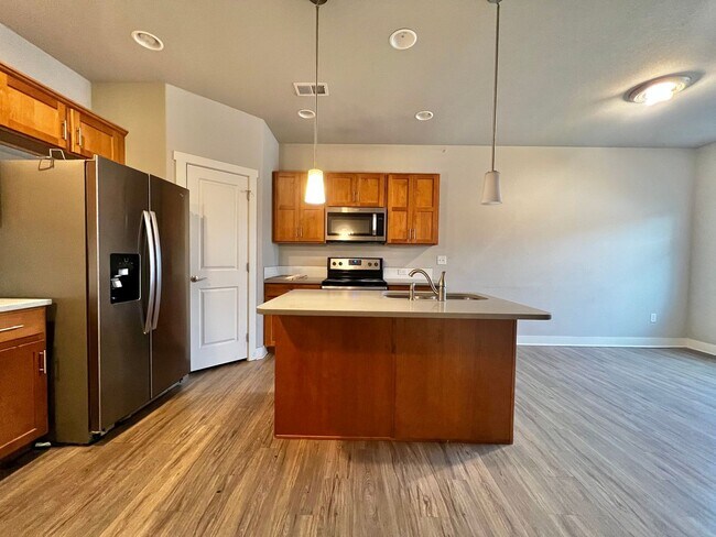 Foto del edificio - Bright & Spacious 2 Bedroom, 2.5 Bathroom Townhome!