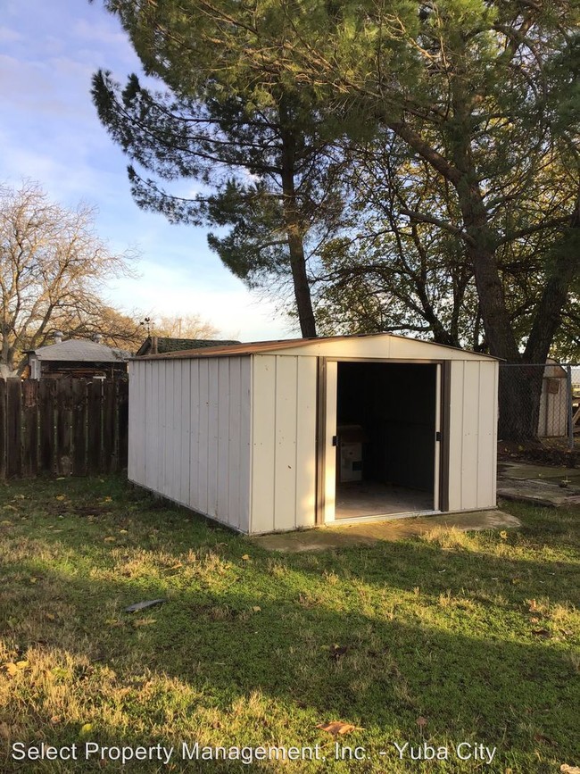 Building Photo - 3 br, 1 bath House - 4633 Arboga Rd.