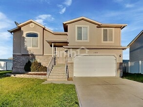 Building Photo - 1977 Fremont Crest Ave