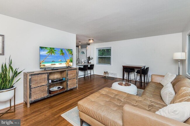 Foto del edificio - 6403 Wilcox Ct