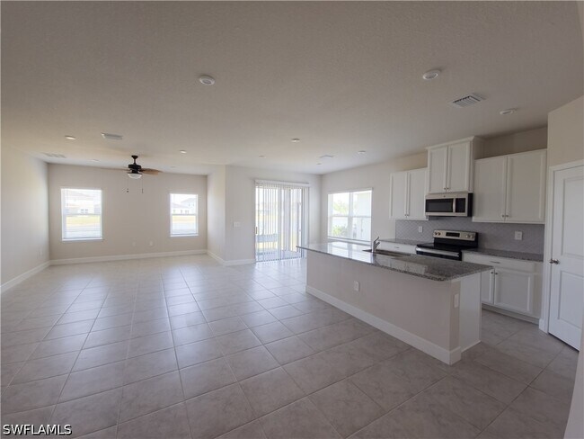 Foto del edificio - 16380 S Port Harbor Blvd