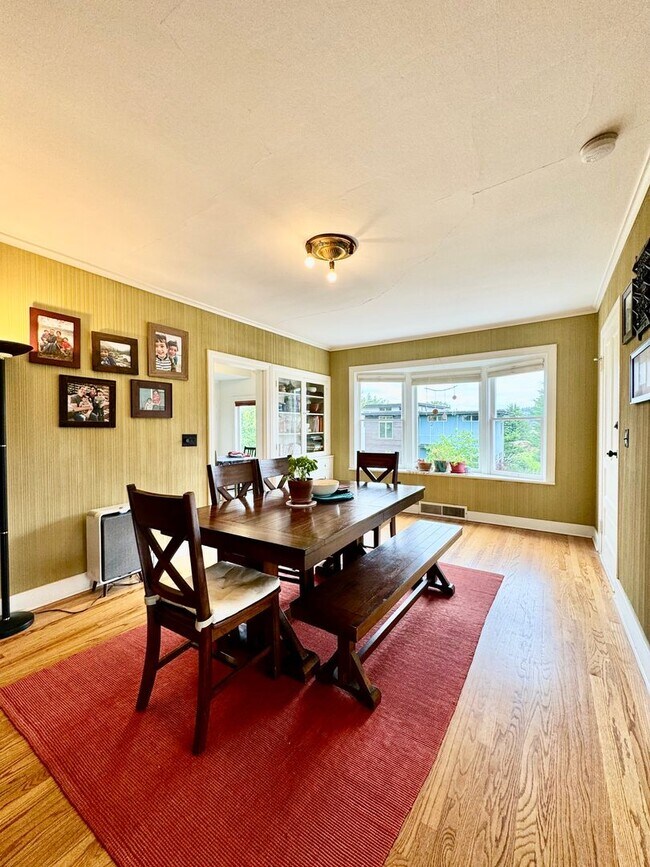 Building Photo - Seward Park Home