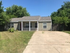 Building Photo - 320 E Evergreen Ln
