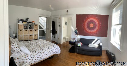 Building Photo - 121 Park Dr