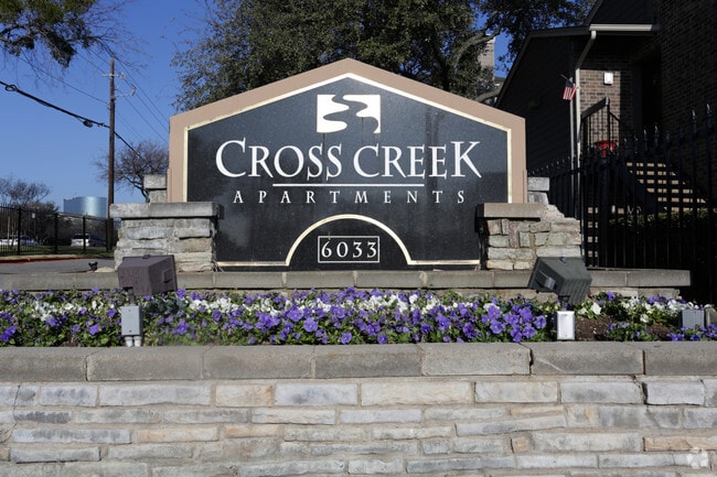 Building Photo - Cross Creek Apartments