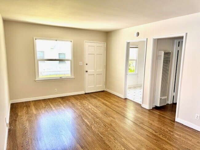 Building Photo - 124