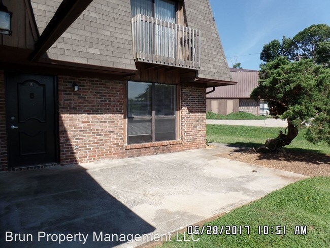Building Photo - 502 Cedartop Ln