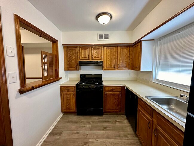 Building Photo - 6086 Hoover Dr
