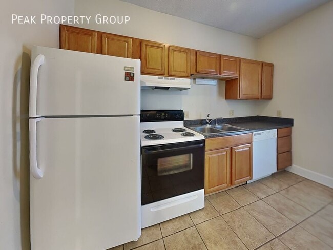 Foto del edificio - 1394 1/2 Indianola Avenue-