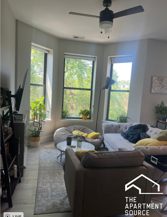 Primary Photo - 3611 N Greenview Ave