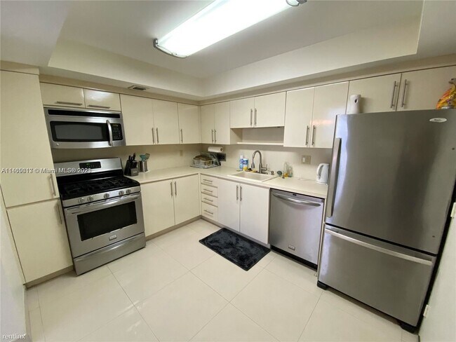 Foto del edificio - 2 br, 2 bath Condo - 2030 S Ocean Dr Apt 412