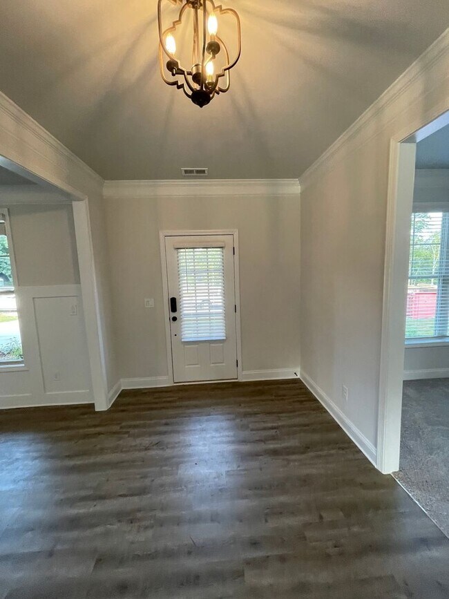 Building Photo - Spacious 5BR House in Gainesville