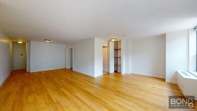 Building Photo - 247 W 87th St