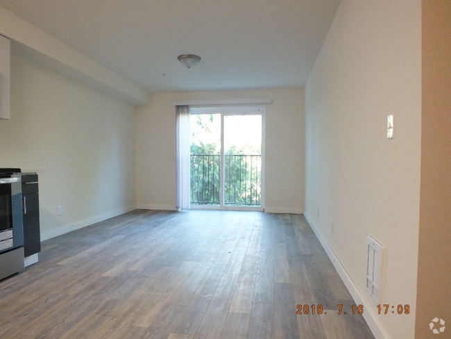 Building Photo - 12544 15th Ave NE