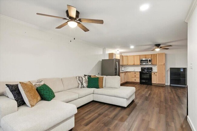 Foto del edificio - 1300 Kansas Ave S