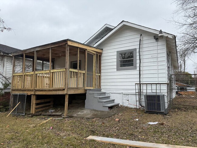 Building Photo - 353 16th Ave N