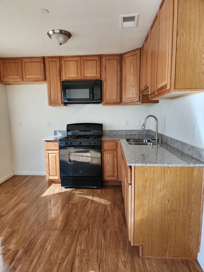 Building Photo - 150 Brookridge Dr