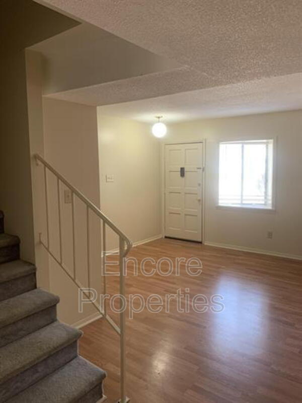Building Photo - 1411 Foxwood Dr