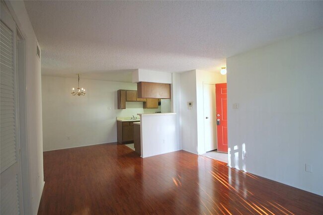 Building Photo - 2750 Holly Hall St