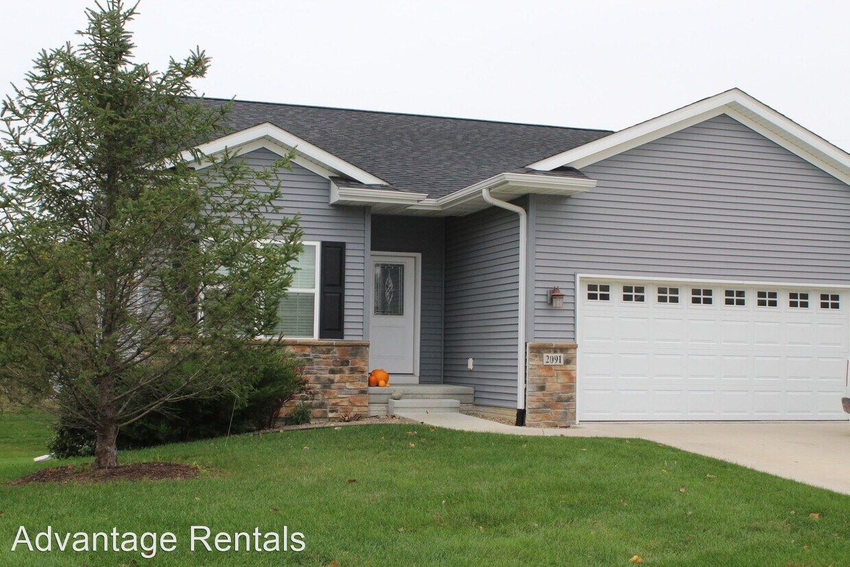 2091 Mackinaw Dr, Iowa City, IA 52245 House Rental in Iowa City, IA