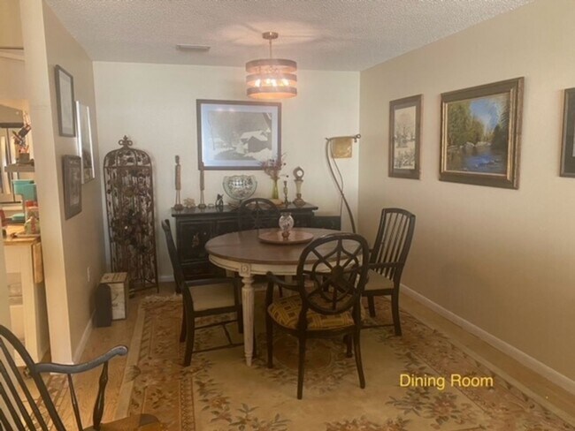 Building Photo - Spacious 3BR Condo in Mulberry