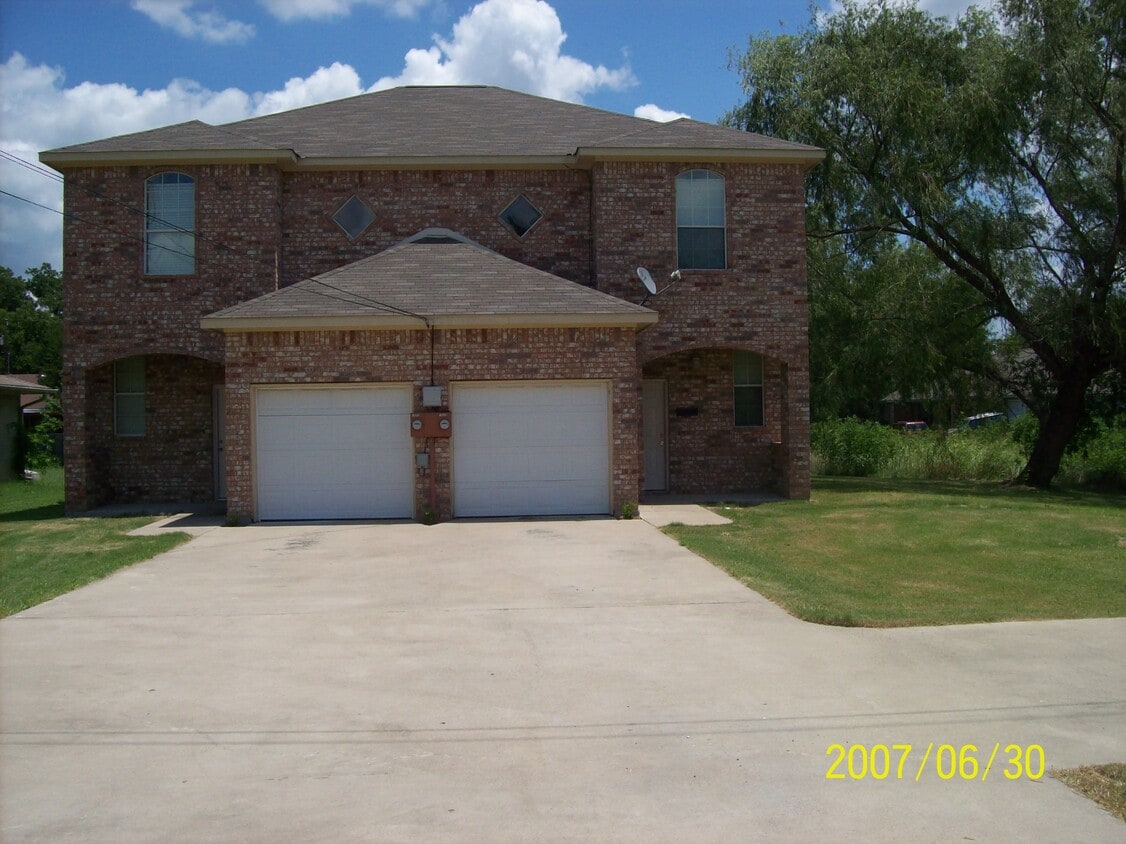 1600 Franklin Ave, Bonham, TX 75418 House Rental in Bonham, TX