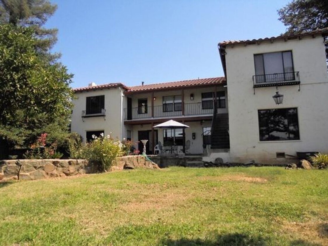 1212 Washington Ave Unit 1, Oroville, CA 95965 Room for Rent in Oroville, CA