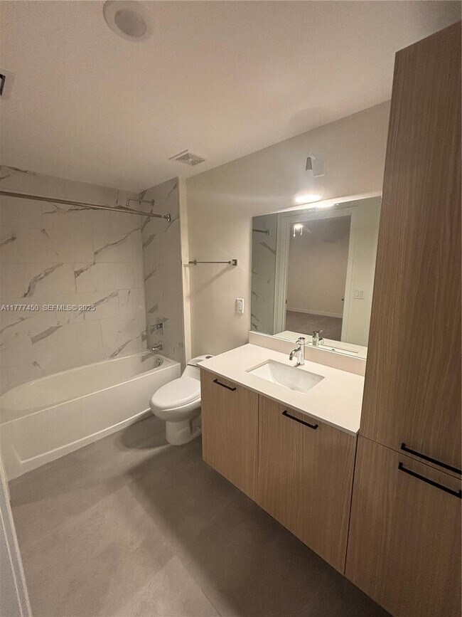 Foto del edificio - 16395 Biscayne Blvd