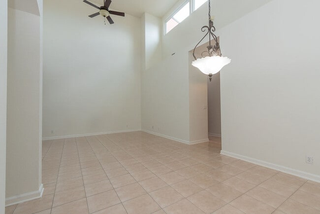 Building Photo - 808 Carlyle Ln
